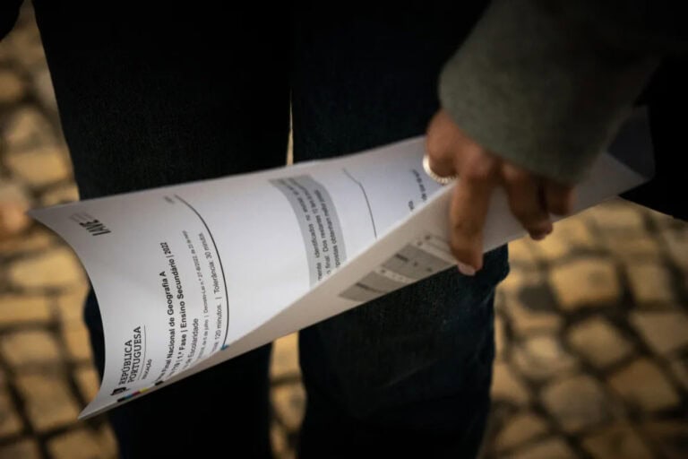 Professores passam a avaliar só um item de cada exame nacional