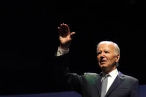 Biden permanece “em absoluto” na corrida à Casa Branca&nbsp;