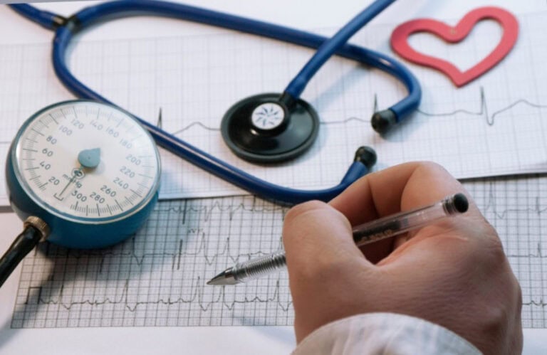 Associação assina acordo com Escolas Médicas para aliviar despesas dos estudantes&nbsp;