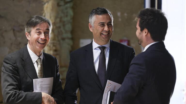 Doutorados entram na carreira de investigador após cinco anos à experiência