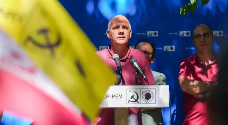 "Não serve de nada um Orçamento destes ao país"