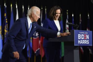 Biden apoia Kamala Harris como candidata presidencial democrata&nbsp;