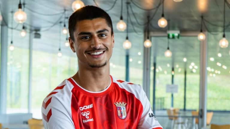 Lacximicant transferido para o GD Estoril Praia