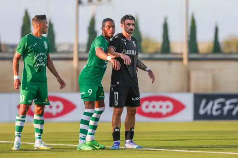 Vitória SC entra com pé direito na nova época