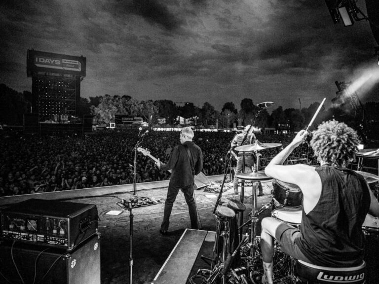 Queens Of The Stone Age cancelam concerto em Vilar de Mouros