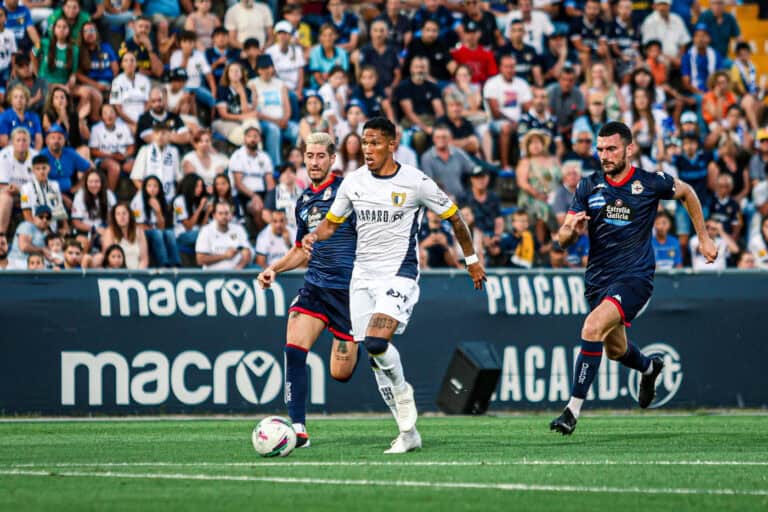 FC Famalicão empata com o Deportivo da Corunha na apresentação aos adeptos