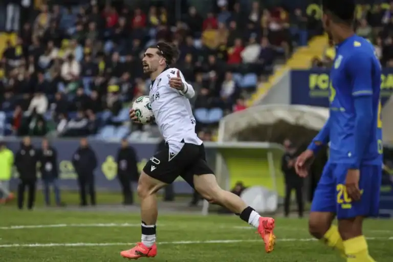 Jota Silva viaja para Inglaterra para assinar pelo Nottingham Forest