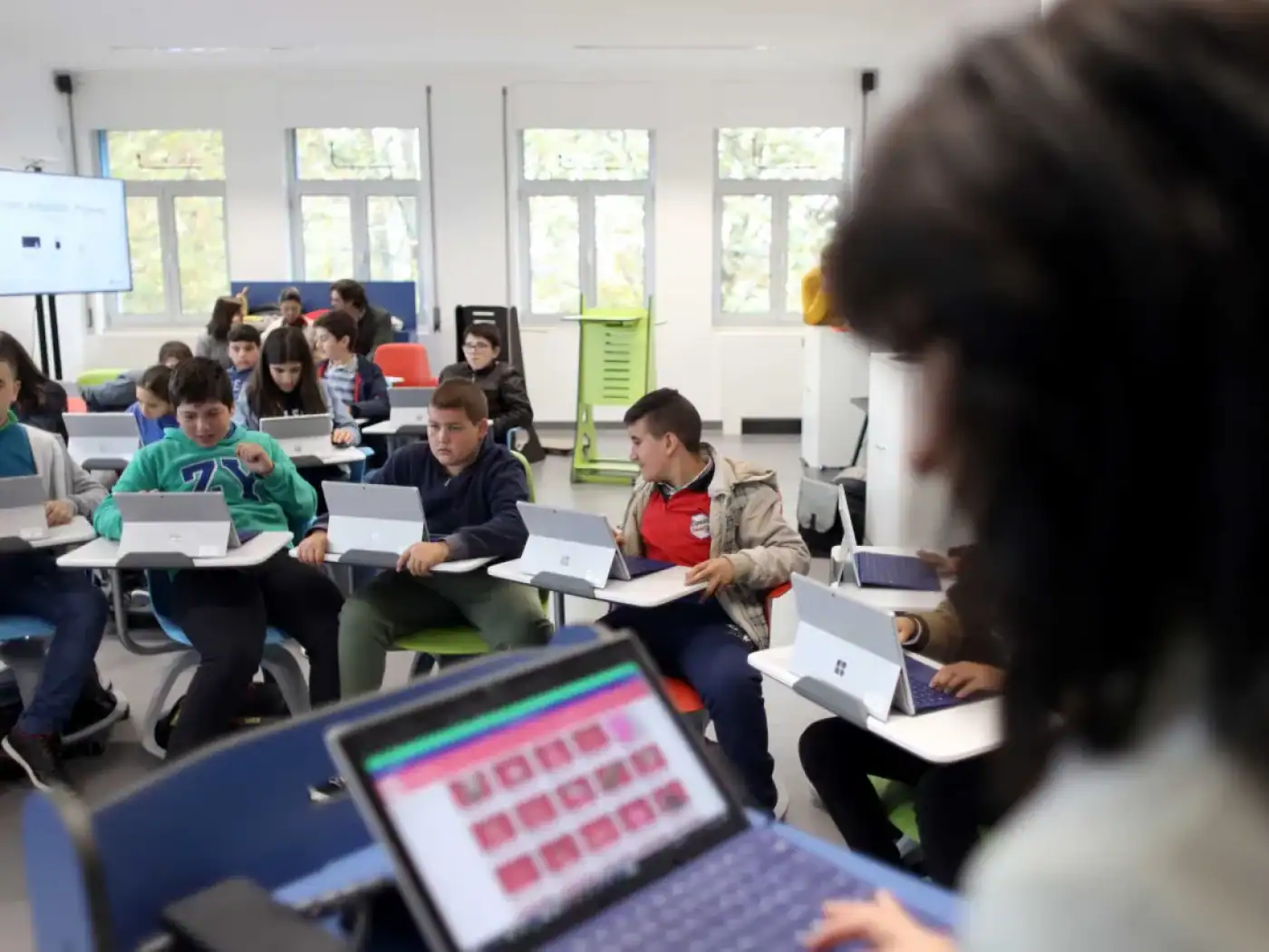 Ministro admite dar em 2025 apoio a docentes deslocados em Lisboa e Algarve