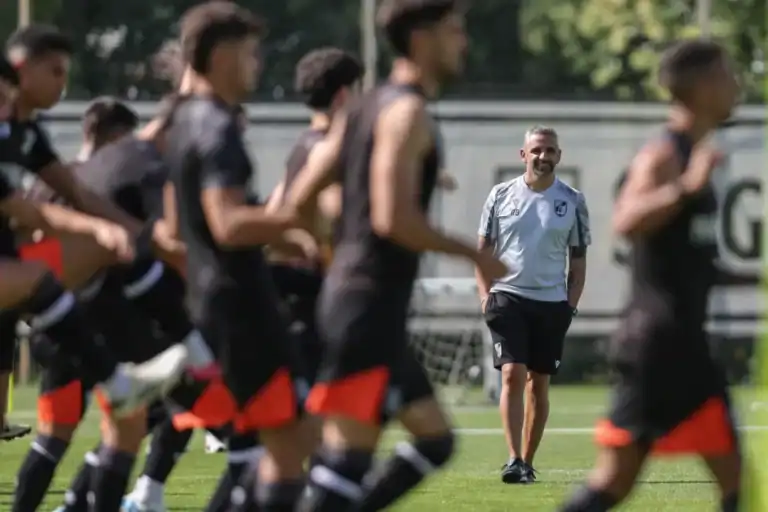 Rui Borges antecipa jogo "mais intenso" no D. Afonso Henriques