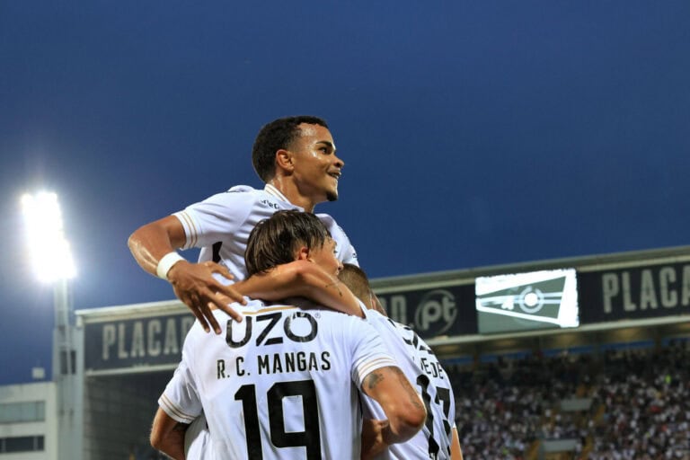 Noite de goleada em Guimarães garante Vitória na 3.ª pré-eliminatória da Liga Conferência