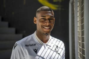 Gustavo Silva assina pelo Vitória SC até 2028&nbsp;