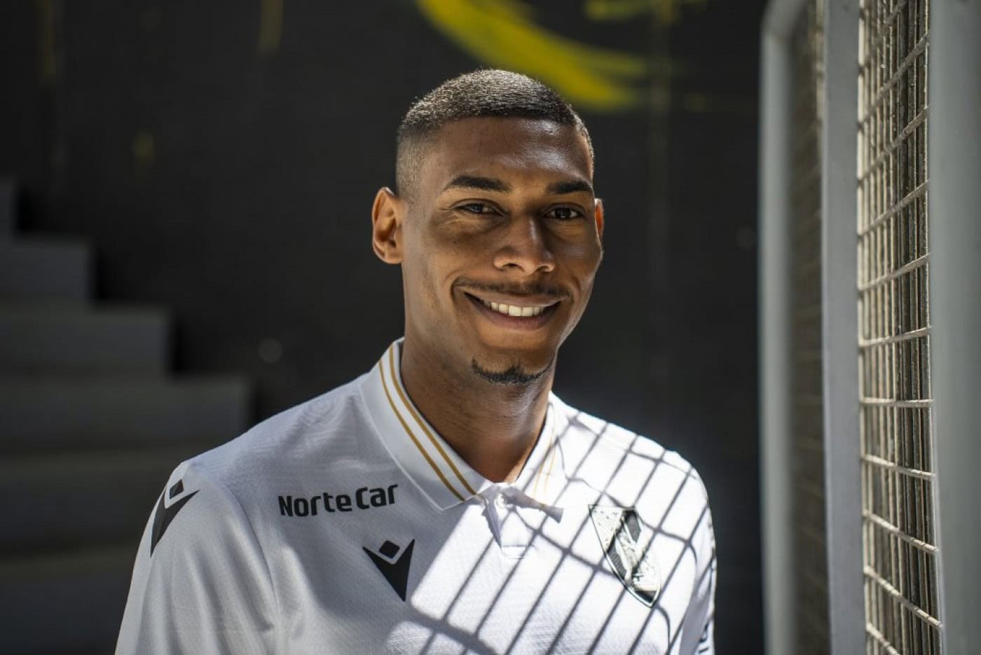 Gustavo Silva assina pelo Vitória SC até 2028