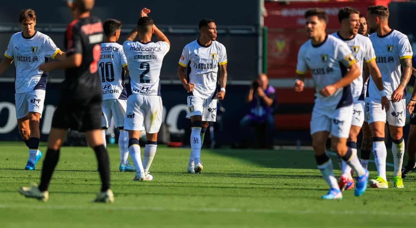 Famalicão impõe derrota ao Benfica no arranque do campeonato