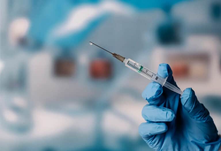 Vacinação gratuita contra Vírus Sincicial Respiratório para crianças em outubro