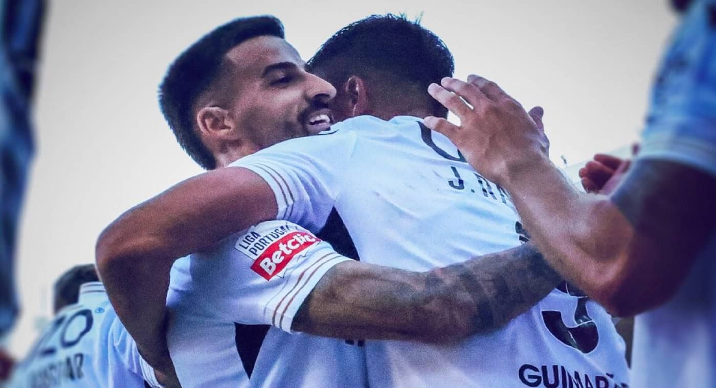 Vitória SC vence Estoril Praia e junta-se a trio no topo da I Liga