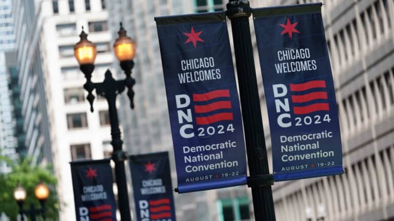 Convenção democrata arranca hoje e mostrar diferenças entre Harris e Trump é o mote&nbsp;