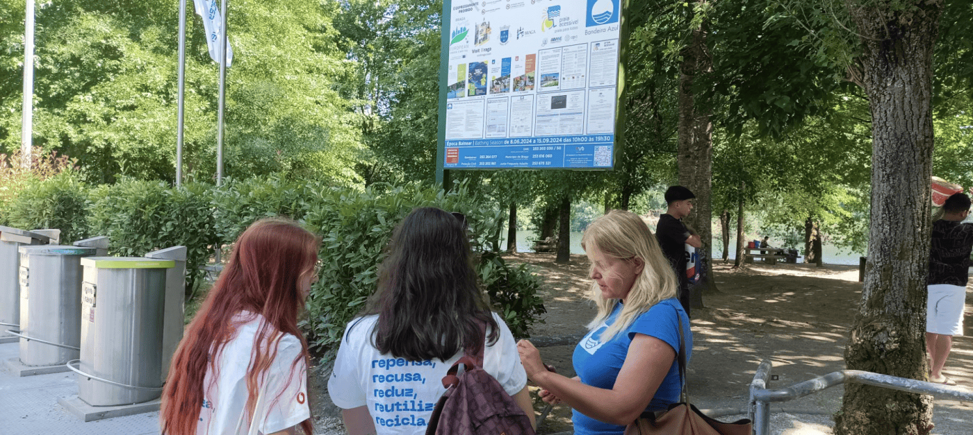 Jovens sensibilizam banhistas nas praias fluviais de Braga