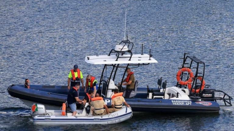 Quatro corpos localizados dentro do helicóptero que caiu no Douro, um militar está desaparecido
