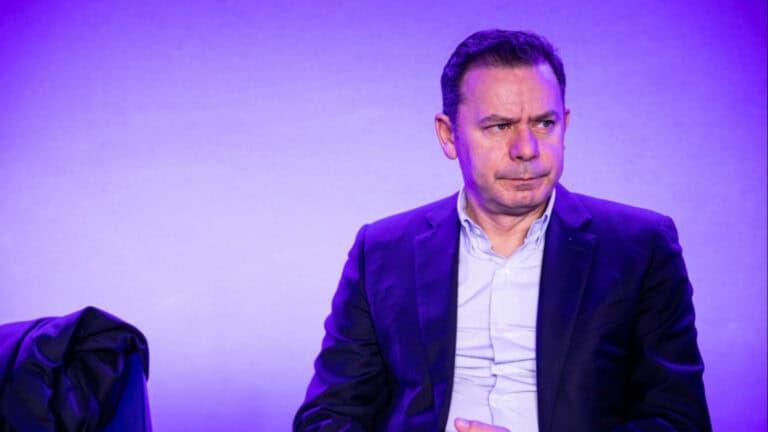 Primeiro-ministro admite não poder garantir “de um mês para o outro” professores para todos os alunos