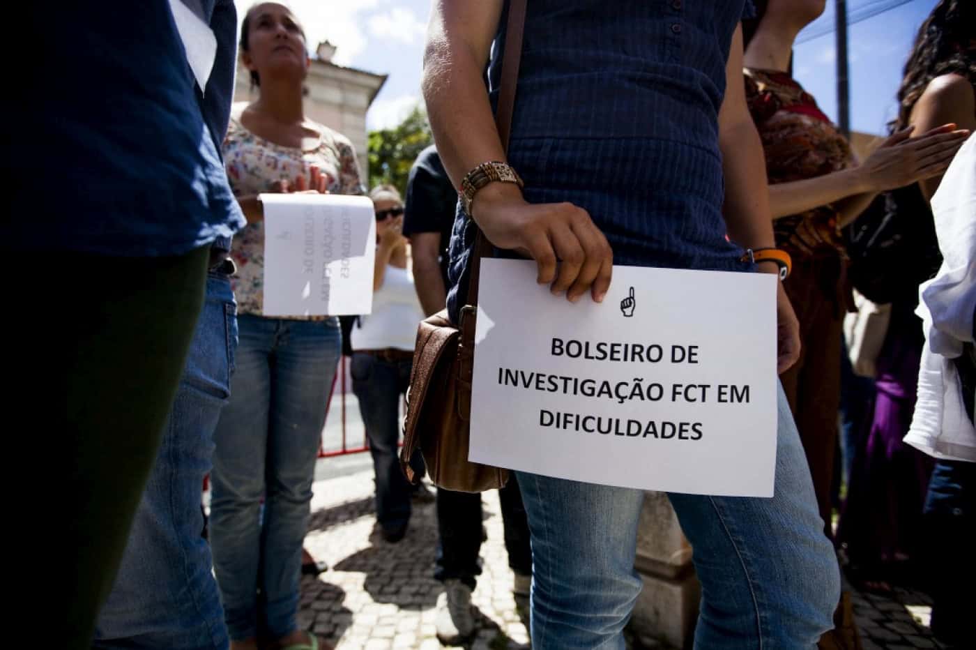 Bolseiros de investigação mantêm críticas apesar de redução do número de horas de aulas&nbsp;