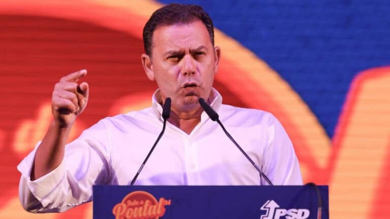 Luís Montenegro reeleito presidente do PSD com 97,45% dos votos