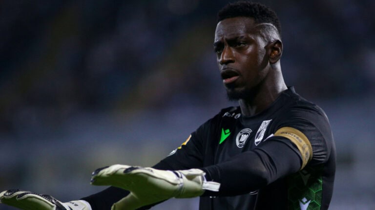 Bruno Varela vence prémio de guarda-redes do mês