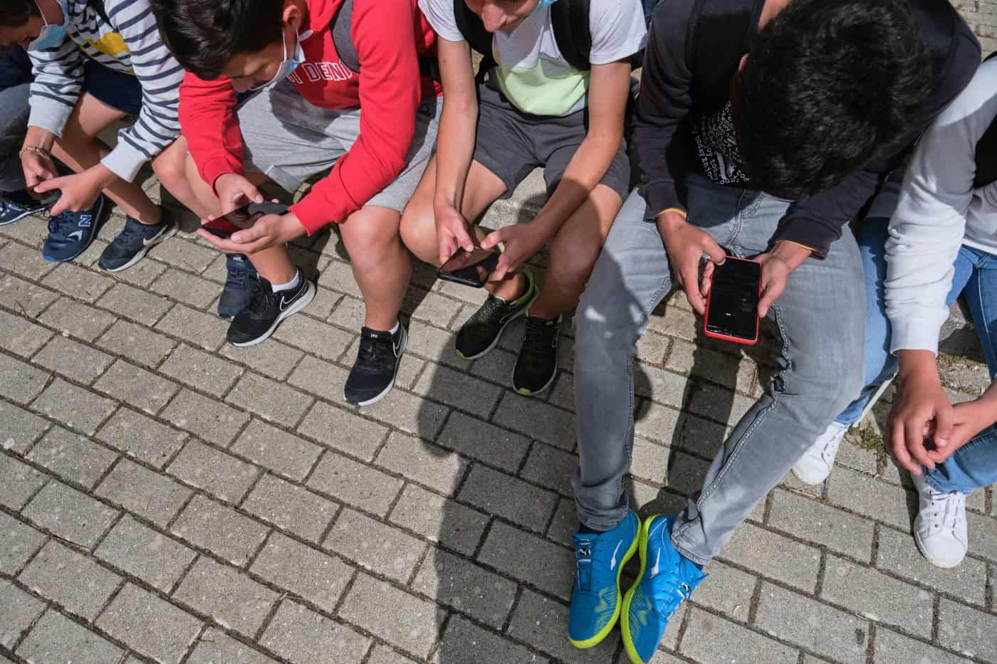 Diretor do Agrupamento Alberto Sampaio vê com bons olhos recomendação sobre telemóveis