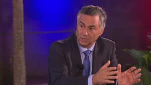 Ministro assume que não é boa altura para inverter política de propinas