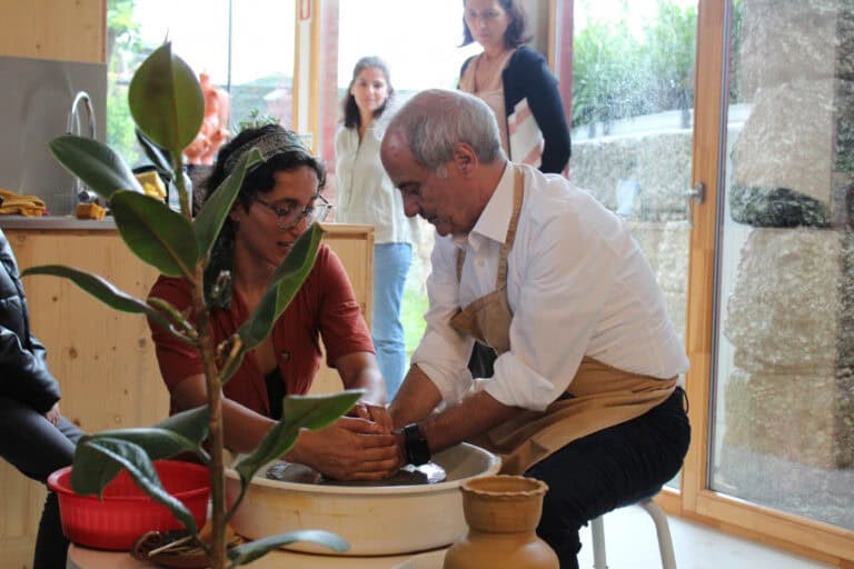 “Os têxteis e artes manuais são memórias do passado que devem ser trazidas para o futuro”