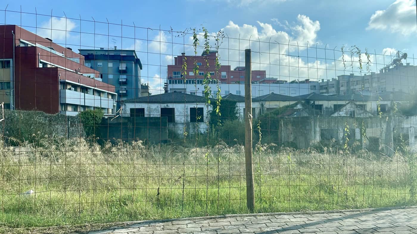 CMB "está permanentemente" a vedar acessos à Confiança