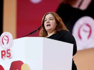 Alexandra Leitão diz que decisão sobre OE2025 não está fechada, mas bancada está unida&nbsp;