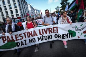 Milhares manifestam-se em Lisboa para exigir paz no Médio Oriente&nbsp;