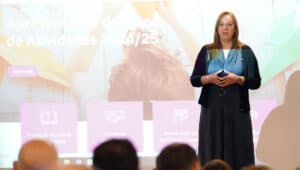 "Uma verdadeira cidade leitora". CMB quer uma estante de livros em todas as escolas