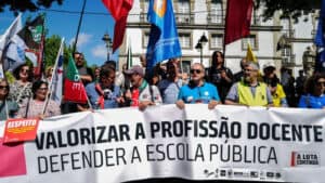 Perto de sete mil professores recebem acerto salarial em outubro pelo tempo de serviço