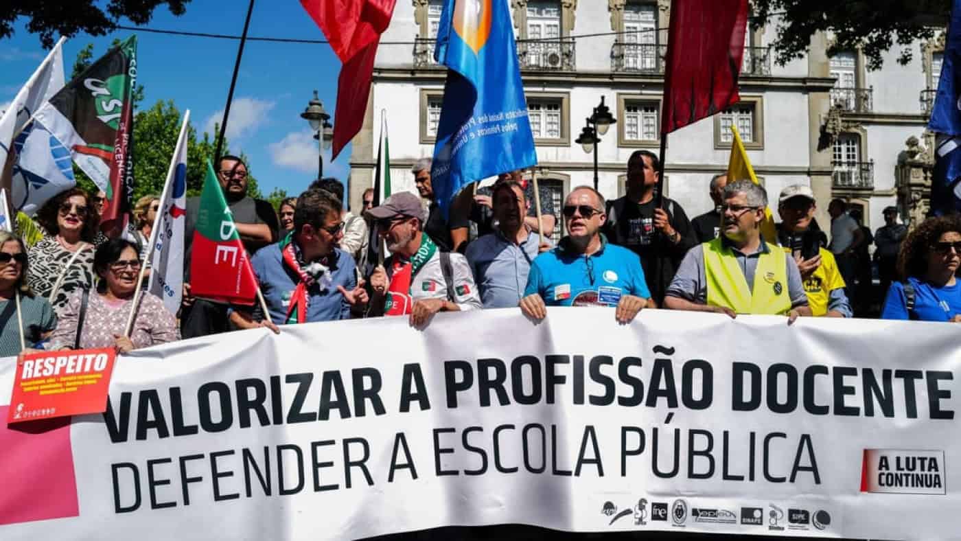 Perto de sete mil professores recebem acerto salarial em outubro pelo tempo de serviço