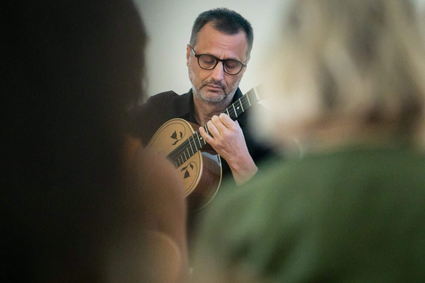 Rui Fernandes apresenta em Famalicão concerto protagonizado por viola amarantina