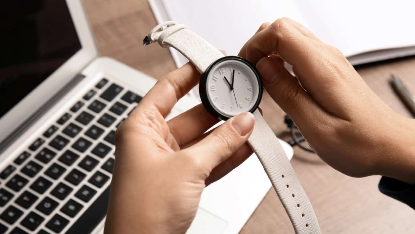 Relógios atrasam 60 minutos esta madrugada