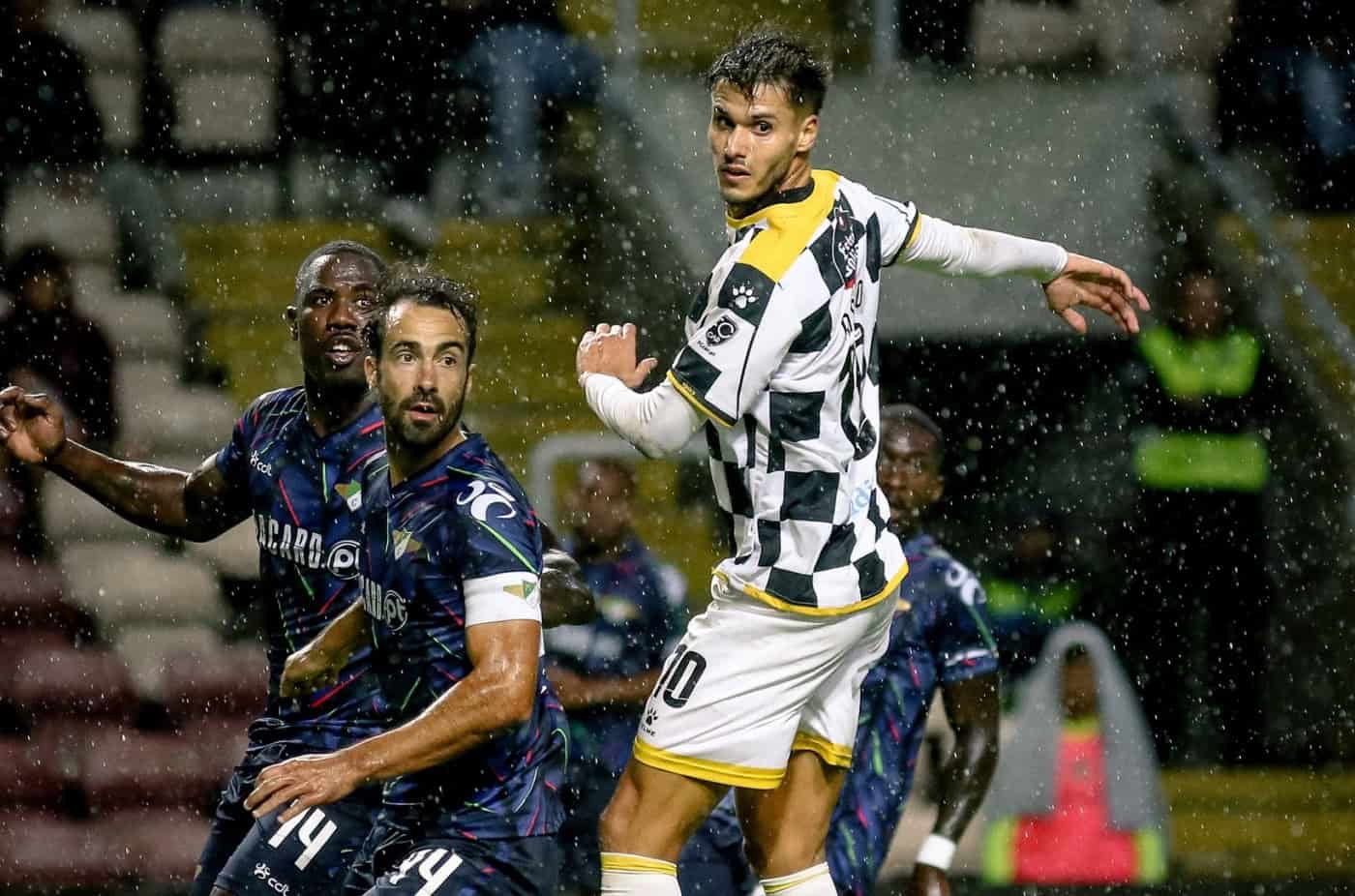 Moreirense vence no Bessa e sobe provisoriamente ao 7.º lugar