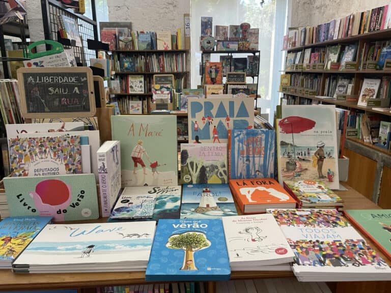 Cheques-livro para jovens de 18 anos começam a ser emitidos a 04 de novembro&nbsp;