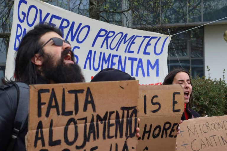 Alunos da UMinho querem pressionar Governo a investir no ensino superior