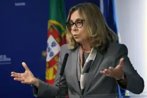 Ministra da Saúde visita hoje INEM e deverá ser confrontada no parlamento&nbsp;