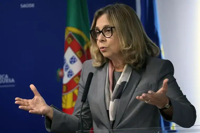Ministra da Saúde visita hoje INEM e deverá ser confrontada no parlamento&nbsp;