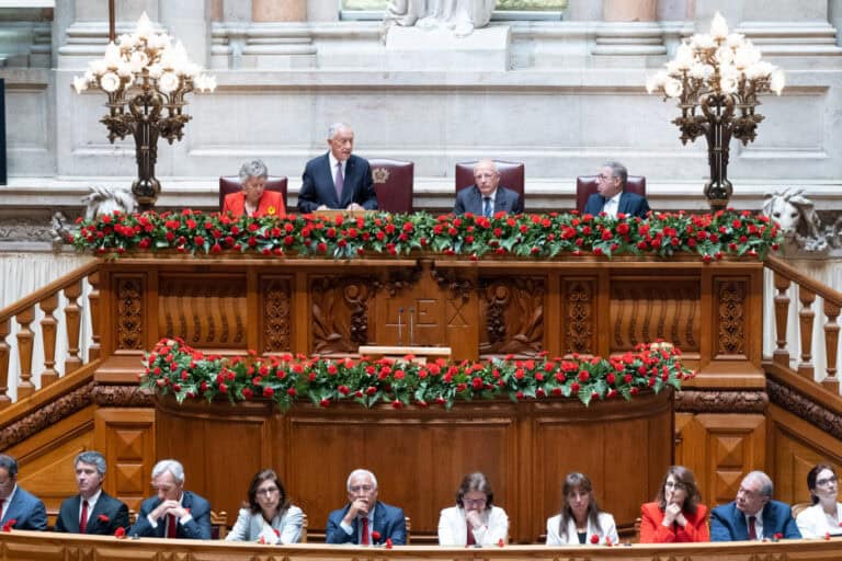 Associação 25 de Abril recusa convite para sessão solene do 25 de Novembro