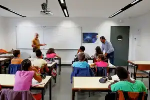 Número de alunos sem aulas a pelo menos uma disciplina desde o início do ano letivo caiu 90% face a 2023&nbsp;
