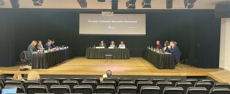 Coligação aprova orçamento da CMB para 2025 com votos contra do PS e da CDU