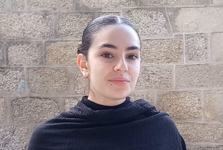 Vitória Carvalho é candidata à direção da AAUMinho para "Lutar por Abril"