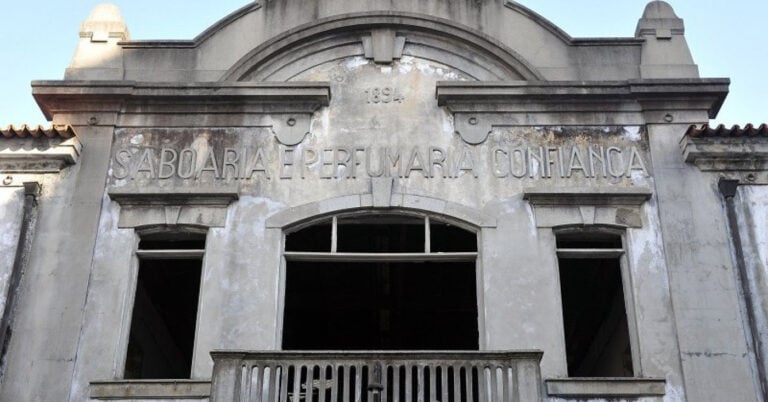 Contrato de empreitada da Fábrica Confiança celebrado esta sexta-feira