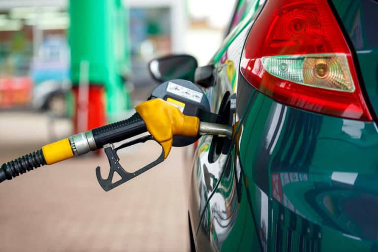 Preço da gasolina vai descer 2,5 cêntimos e do gasóleo mantém-se