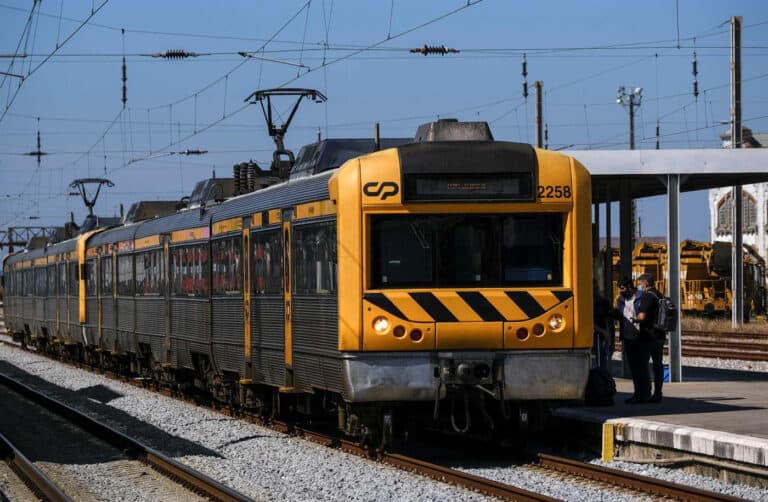 Greve de maquinistas com serviços mínimos de cerca de 25% na CP