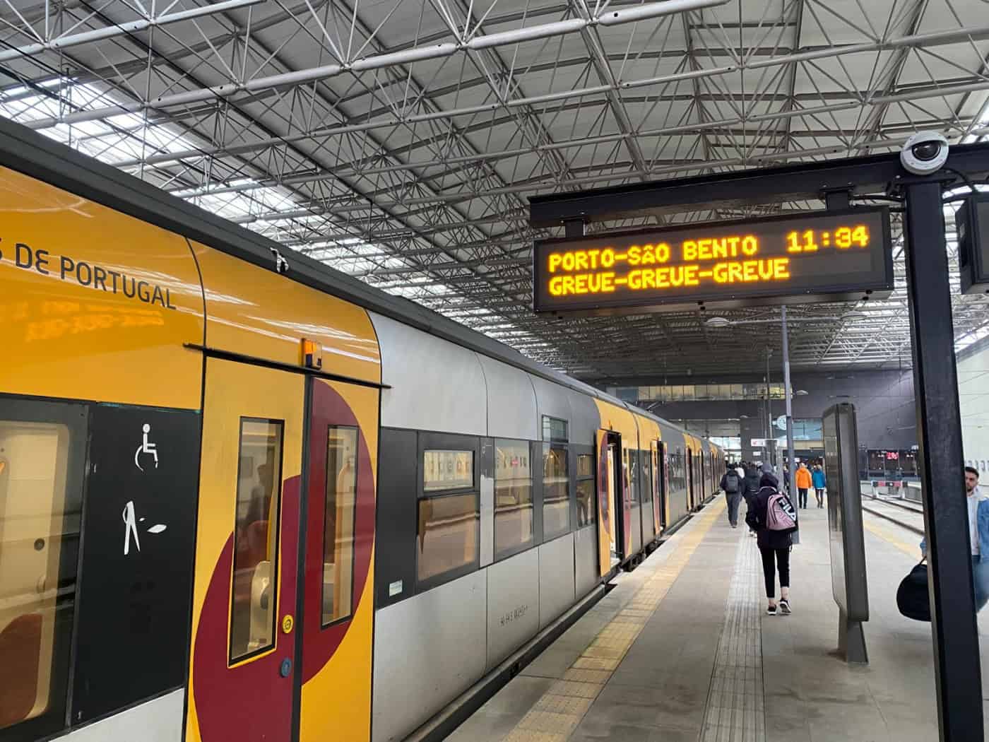 Greve de maquinistas levou à supressão de 91 comboios na CP até às 12:00